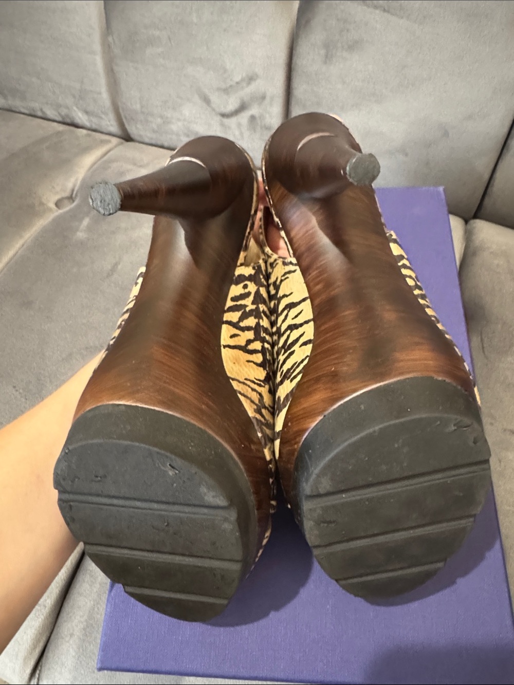 STUART WEITZMAN ZEBRA PLATFORM HEELS. - Picture 9 of 9